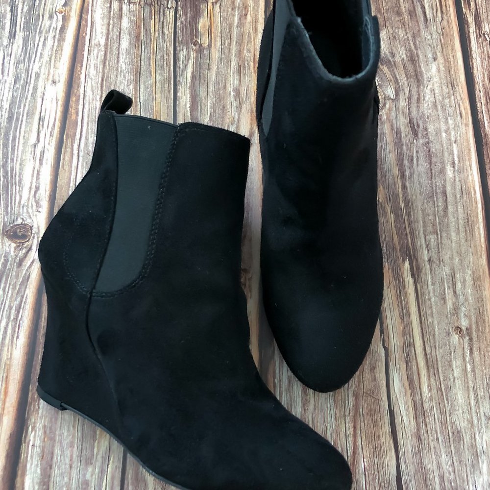Charolette Russe size 6 Black Ankle Bootie